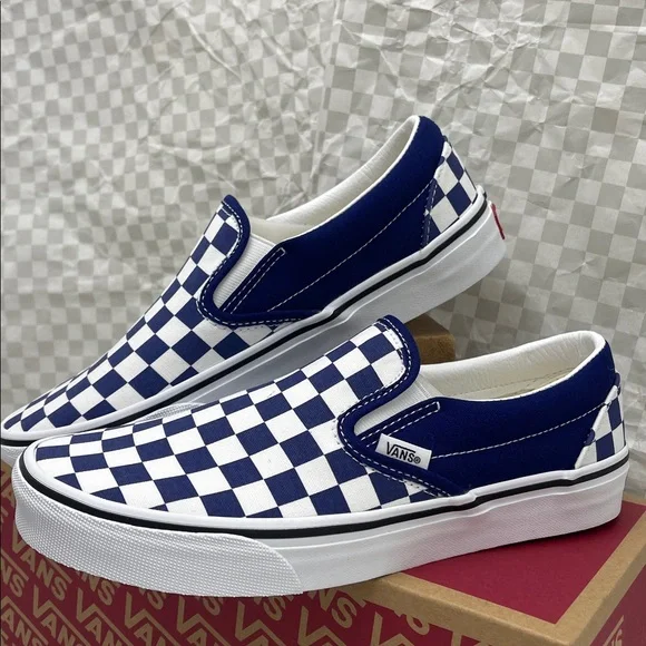 Vans Men’s Classic Slip-On
Color Theory Checkerboard
VN000BVZBYM Sneakers Beacon - Picture 8 of 16